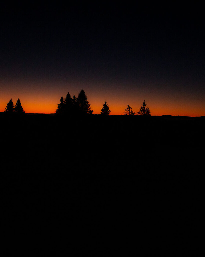 Blick nach Osten beim Aufstieg etwa 45 Minuten vor Sonnenaufgang